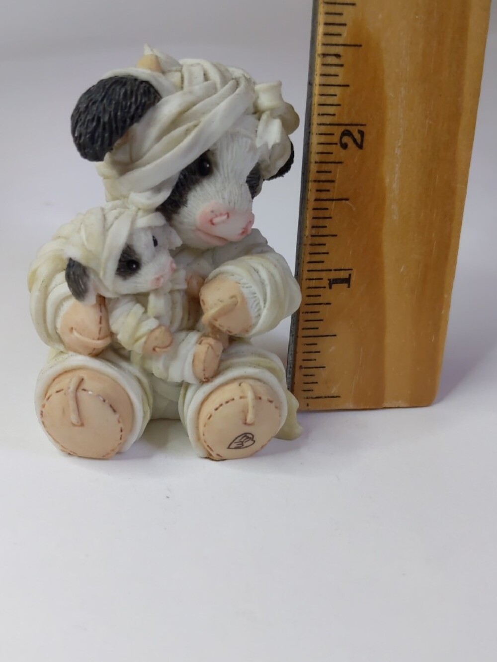 Vintage Enesco Mary’s Moo Moos 'All Wrapped In Moo' Figurine - Picture 10 of 10